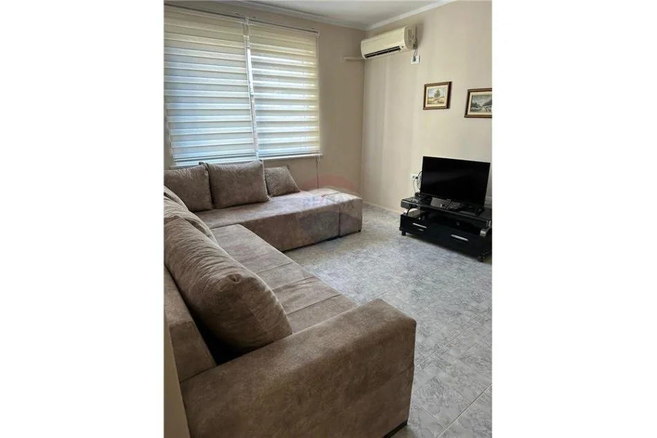 Tirane, jepet me qera apartament 1+1 Kati 5, 70 m² 500 € (Rruga e Kavajes, prane Xhamise)