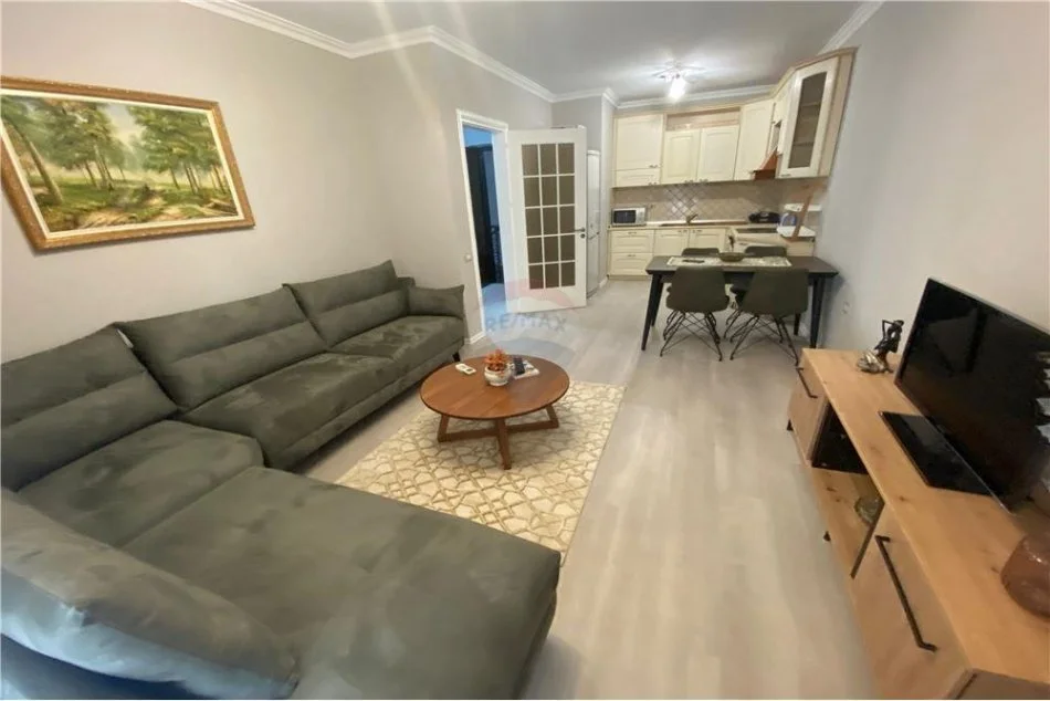 Tirane, jepet me qera apartament 2+1 Kati 8, 110 m² 750 € (Rruga Komuna e Parisit)