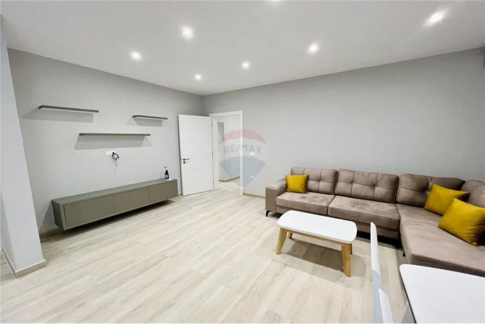 Tirane, jepet me qera apartament 2+1+Ballkon Kati 2, 80 m² 650 € (Pandeli Cale, Selite)