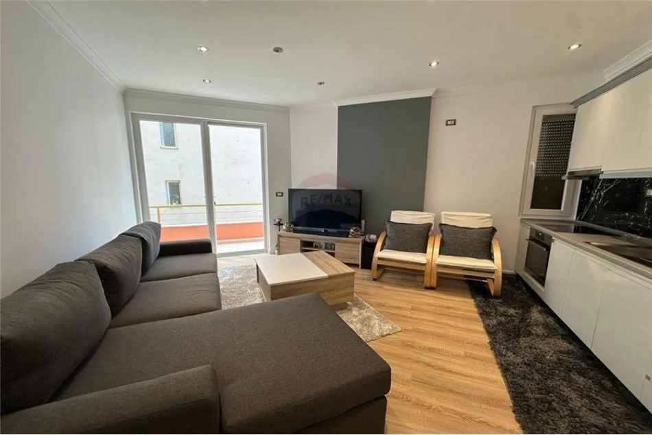 Tirane, jepet me qera apartament 2+1 Kati 1, 90 m² 450 € (muhamed Deliu - Fresku)