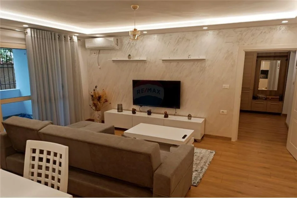 Tirane, jepet me qera apartament 2+1 Kati 1, 75 m² 750 € (Bardhok Biba)