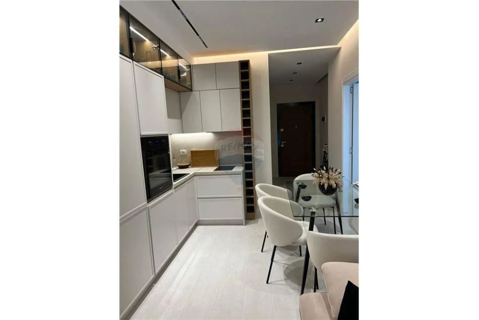 Tirane, jepet me qera apartament 1+1 Kati 2, 60 m² 450 € (Rruga e Dibres)