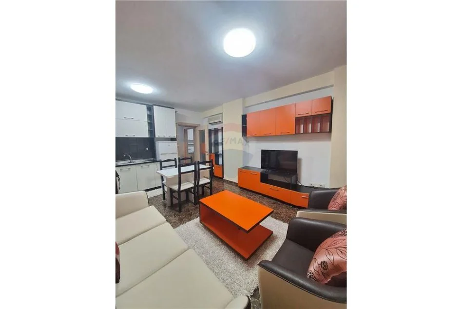 Tirane, jepet me qera apartament 1+1 , 60 m² 450 € (MARKO BOCARI - Tirana e Re)