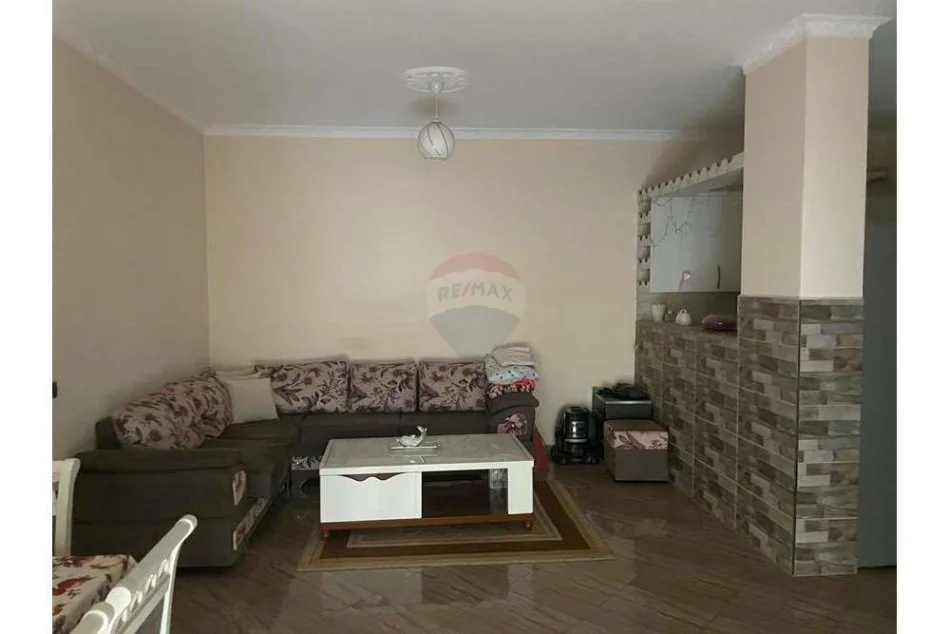 Tirane, jepet me qera apartament 1+1 Kati 7, 100 m² 450 € (Laprakë - Spitali Hygea)