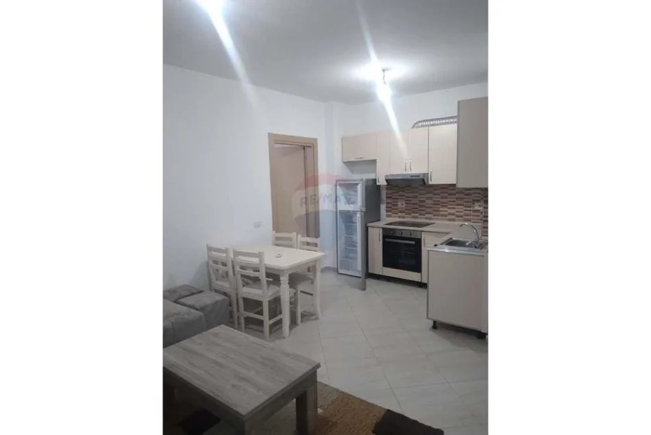 Tirane, jepet me qera apartament 2+1 , 74 m² 500 € (Liqeni i Thatë,)