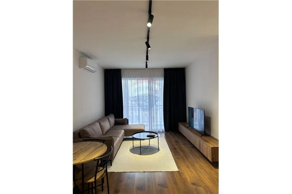 Tirane, jepet me qera apartament 1+1 , 60 m² 500 € (Shkolla e Bashkuar)