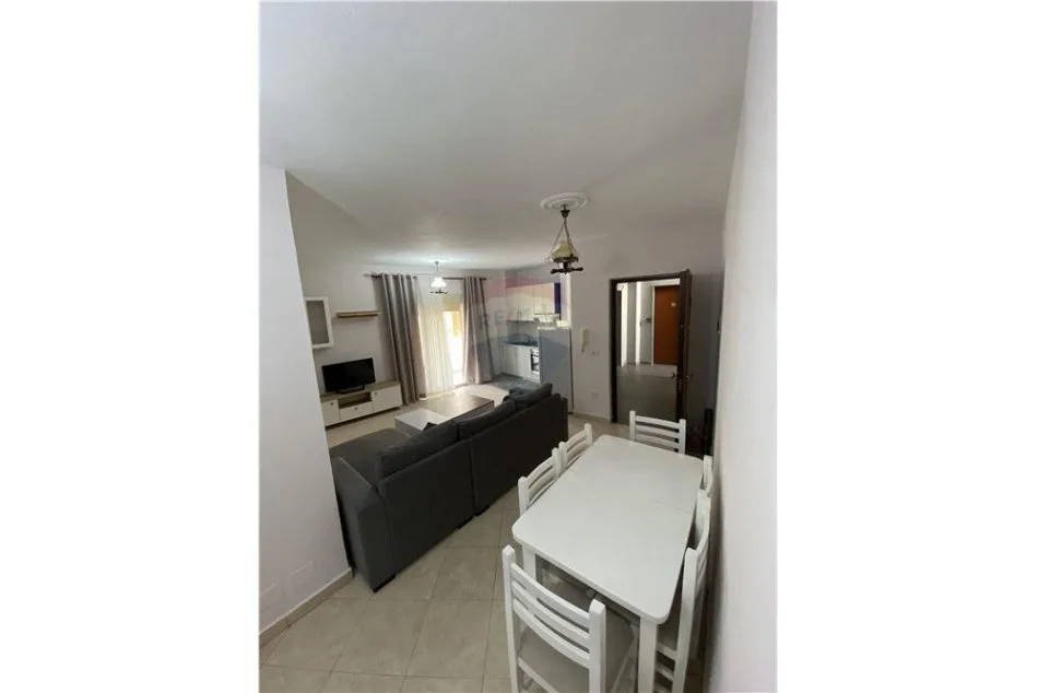 Tirane, jepet me qera apartament 1+1 Kati 3, 75 m² 500 € (Hoxha Tasim - xhamllik)