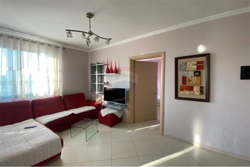 Tirane, jepet me qera apartament 1+1 Kati 4, 70 m² 470 € (Sheshi Willson)