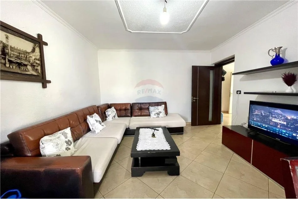 Tirane, shitet apartament 2+1 Kati 5, 59 m² 95.000 € (Pediatria - Rruga Kongresi i Manastirit)