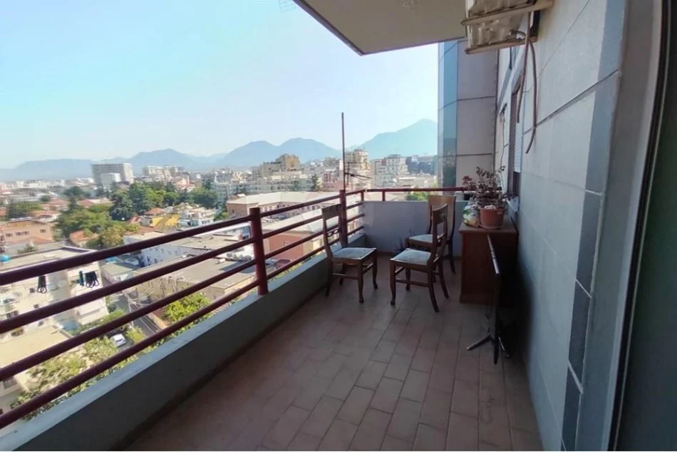 Tirane, jepet me qera apartament 2+1 , 106 m² 650 € (21 Dhjetori)