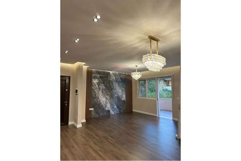 Tirane, shitet apartament 2+1+Ballkon Kati 2, 121 m² 210.000 € (Kopshti Botanik, Pami)