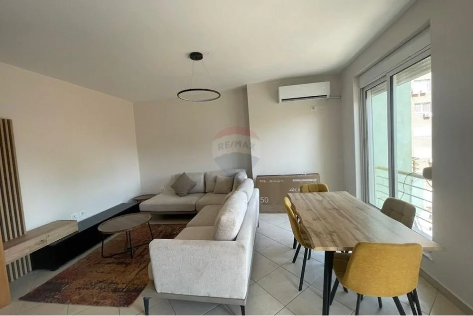 Tirane, jepet me qera apartament 2+1 Kati 3, 115 m² 800 € (Rruga e Kavajës)