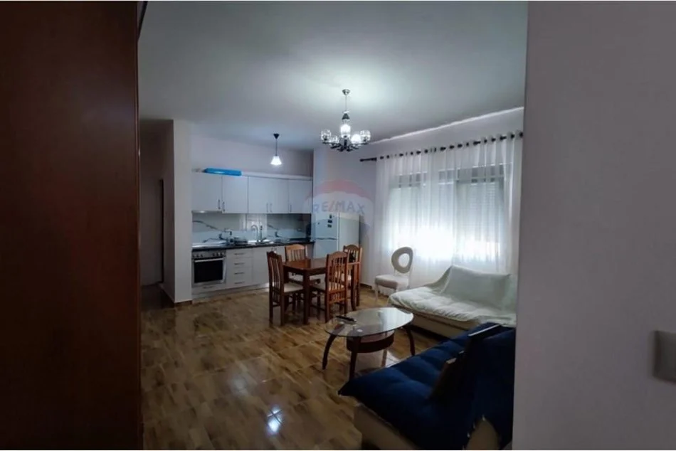 Tirane, jepet me qera apartament 2+1 Kati 4, 105 m² 550 € (Pazari i Ri - Blv Xhorxh W Bush,)