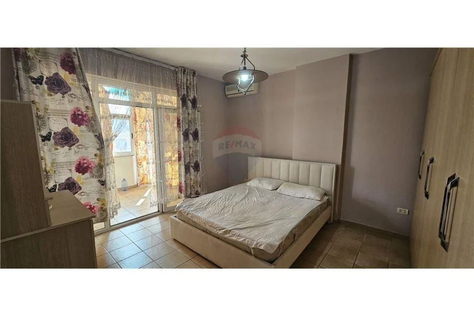 Tirane, jepet me qera apartament 2+1 Kati 4, 120 m² 650 € (Rruga "Fortuzi")