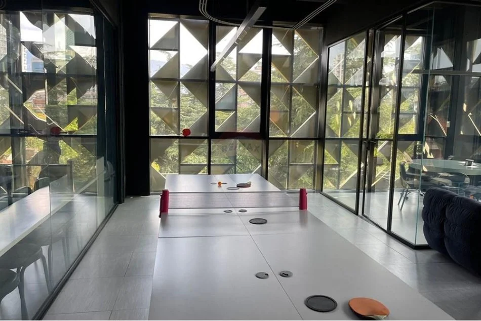 Tirane, jepet me qera zyre Kati 3, 400 m² 12.000 € (Bllok)