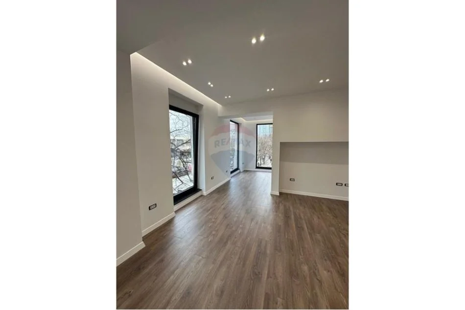 Tirane, jepet me qera , 1.500 € (Shallvaret)