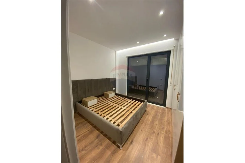 Tirane, shitet apartament 1+1+Ballkon Kati 3, 59 m² 103.000 € (Rruga Aleksander Moisiu)