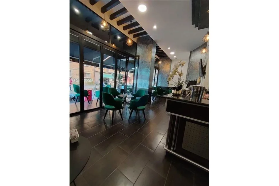 Tirane, jepet me qera lokal Kati 0, 186 m² 1.300 € (QIRA BAR-KAFE SIRI KODRA!)