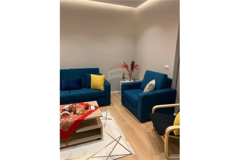 Tirane, jepet me qera apartament 1+1 Kati 0, 76 m² 500 € (Apartament 1+1 me qira te Fusha e Aviacionit!)