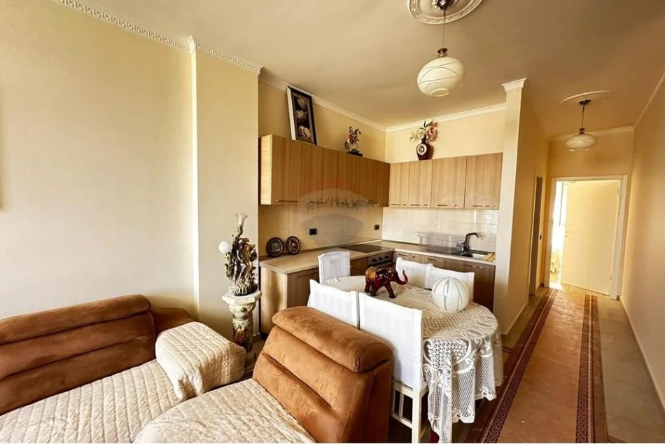 Tirane, jepet me qera apartament 2+1 , 80 m² 500 € (Rruga Selita e Vjeter - Kopshti Botanik)