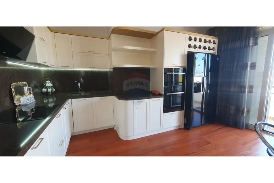 Tirane, jepet me qera apartament 2+1 Kati 5, 135 m² 1.500 € (Apartament 2+1+2 me qira te Kopshti Zoologjik!)