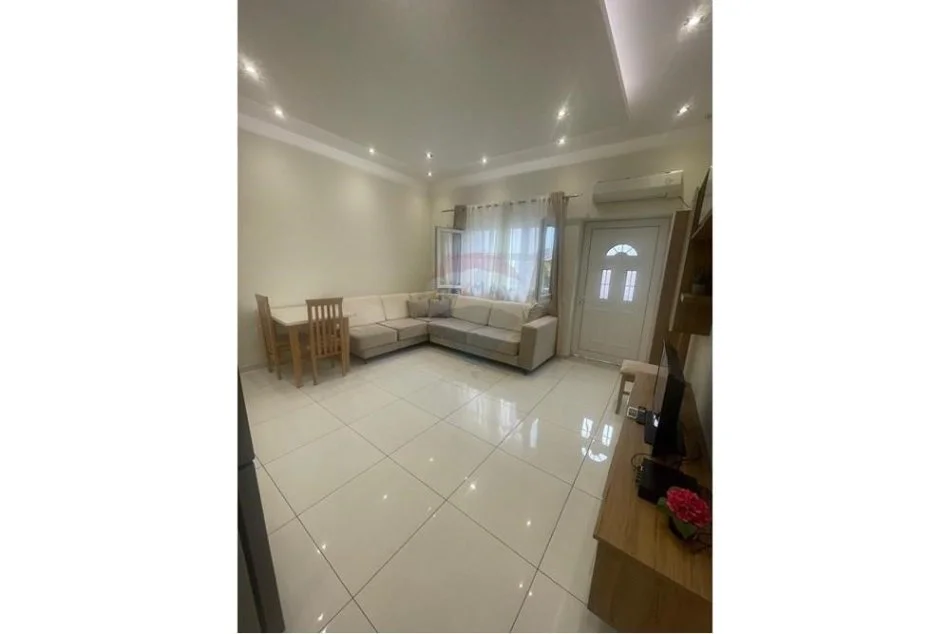 Tirane, jepet me qera 2+1 Kati 3, 100 m² 550 € (Apartament 2+1 me qira)