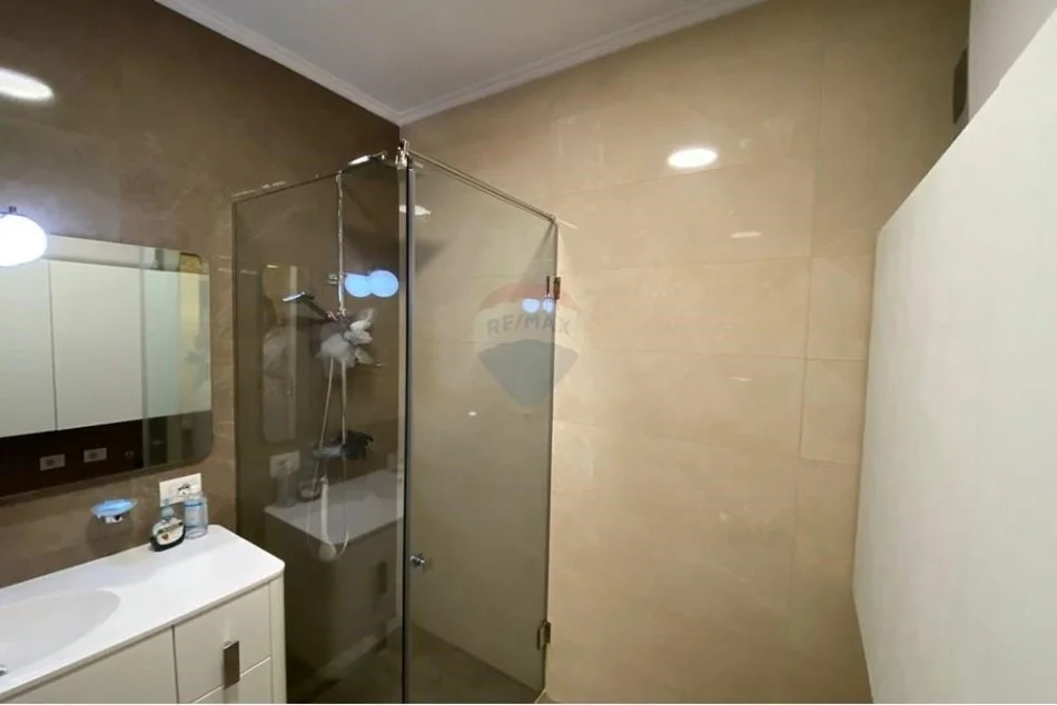 Tirane, jepet me qera apartament 2+1 Kati 2, 100 m² 1.500 € (QIRA, APARTAMENT 2+1, STADIUMIT AIR ALBANIA!)