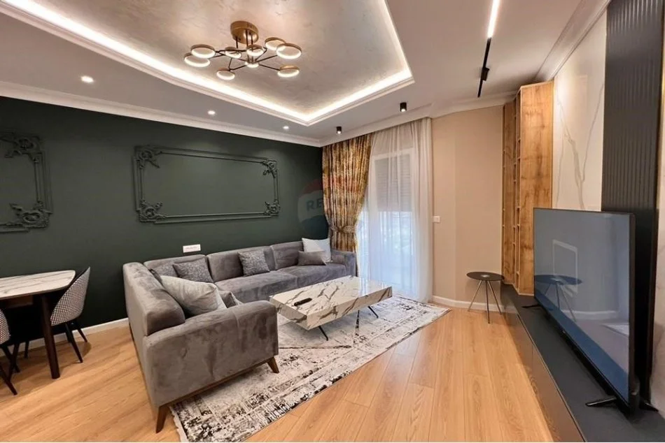Tirane, jepet me qera apartament 2+1 Kati 5, 114 m² 1.300 € (Apartament 2+1+2 plus post parkimi me qira)