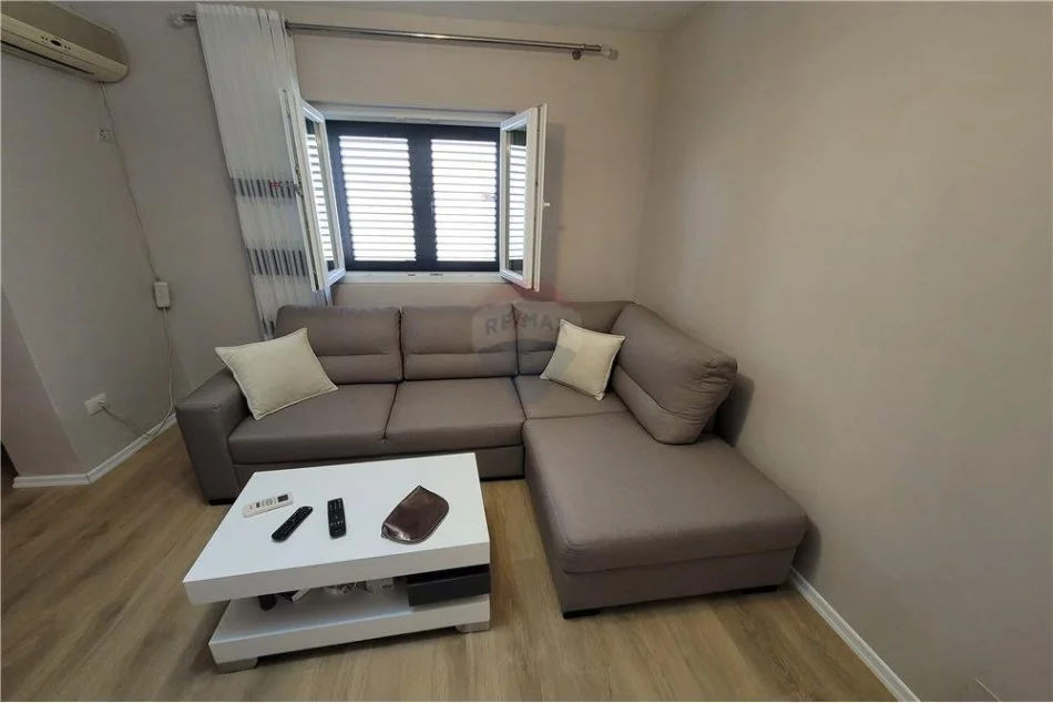 Tirane, jepet me qera apartament 1+1 Kati 1, 81 m² 500 € (Rruga Pjeter Budi - Qyteti Studenti,)