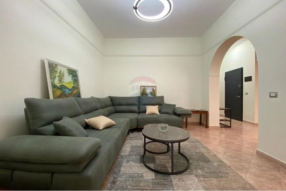 Tirane, jepet me qera apartament 3+1 Kati 1, 95 m² 850 € (Apartament 3+1 per qira tek Vasil Shanto!)