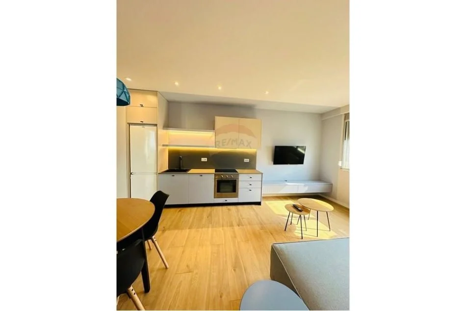 Tirane, jepet me qera apartament 2+1 Kati 10, 74 m² 800 € (Qira - Apartament 2+1 tek Kompleksi Halili)