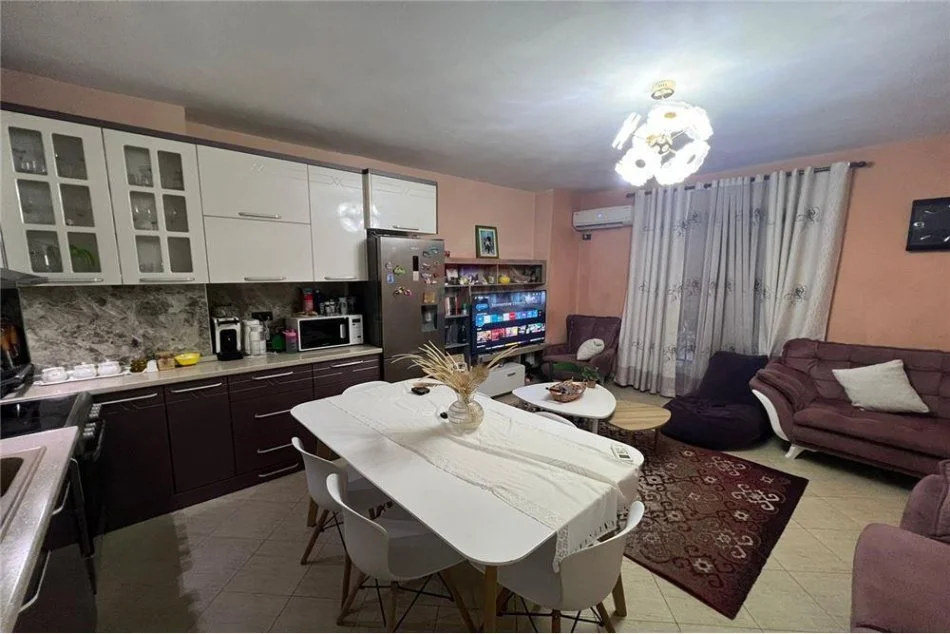 Tirane, shitet apartament 2+1 Kati 2, 85 m² 116.000 € (Rruga 5 Maji - Tregu i Madh)