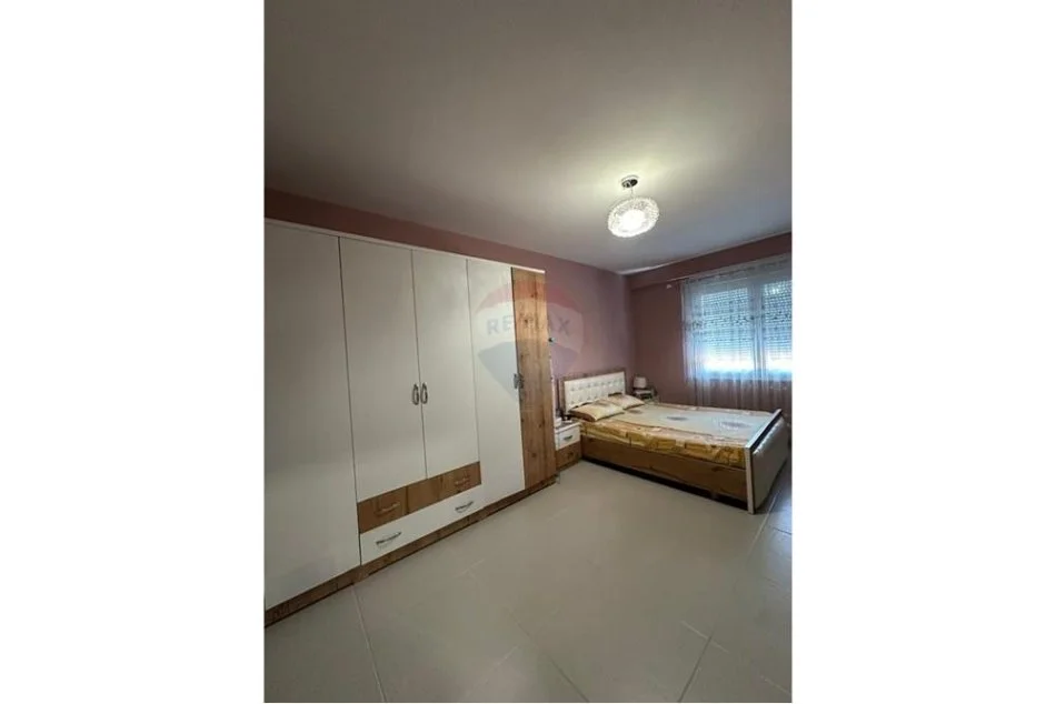 Tirane, jepet me qera apartament 2+1 Kati 4, 89 m² 750 € (Rruga e Barrikadave)