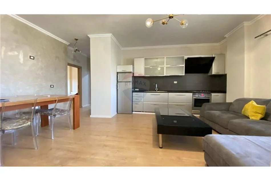 Tirane, jepet me qera apartament 2+1 , 96 m² 750 € (21 Dhjetori)