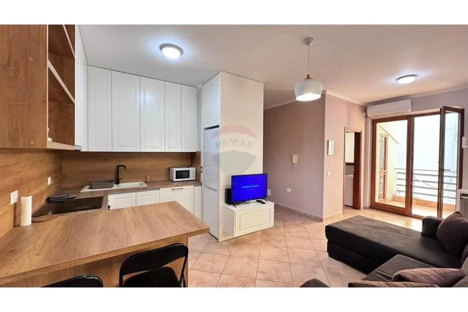 Tirane, jepet me qera apartament 1+1 , 65 m² 520 € (Apartament 1+1 per qira tek Stacioni i Trenit!)