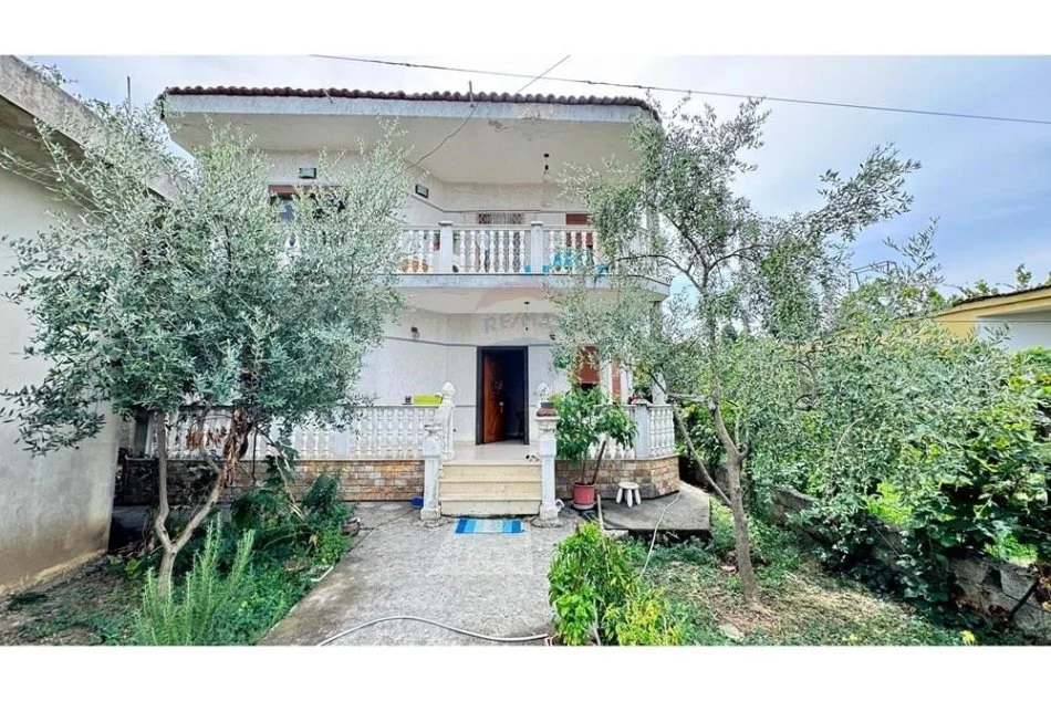 jepet me qera shtepi 2 Katshe Kati 2, 160 m² 450 € (Shtepi private per qira!)