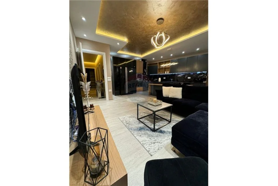 Tirane, jepet me qera 2+1+Ballkon Kati 3, 97 m² 1.100 € (Liqeni i Thate)