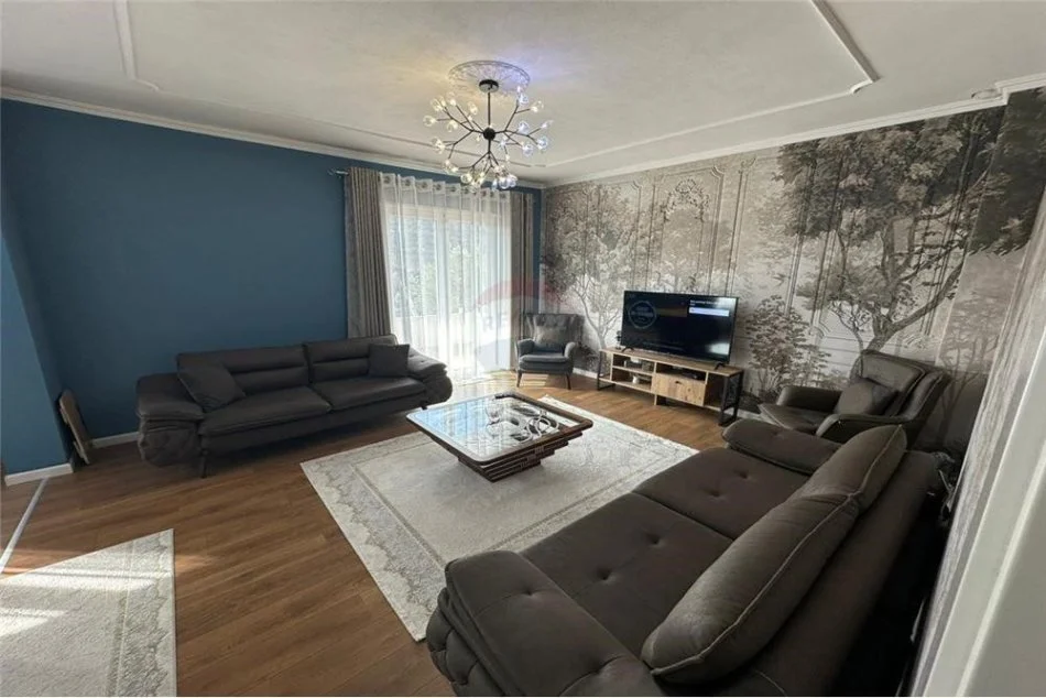 Tirane, shitet apartament 2+1 Kati 2, 122 m² 210.000 € (APARTAMENT 2+1 PER SHITJE TEK KOPSHTI BOTANIK)