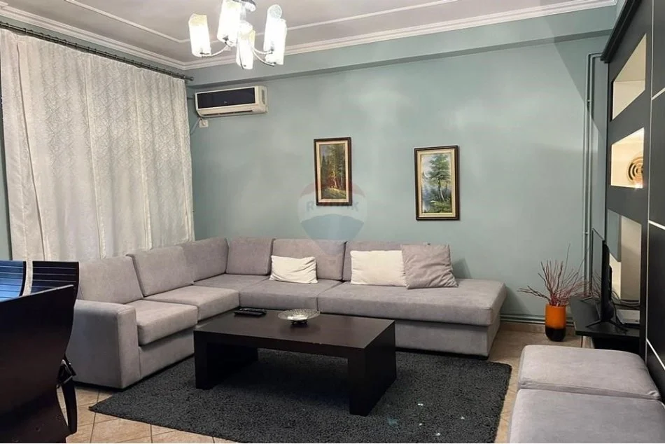 Tirane, jepet me qera apartament 2+1 , 90 m² 700 € (Apartament 2+1 per qira tek Sheshi Wilson!)