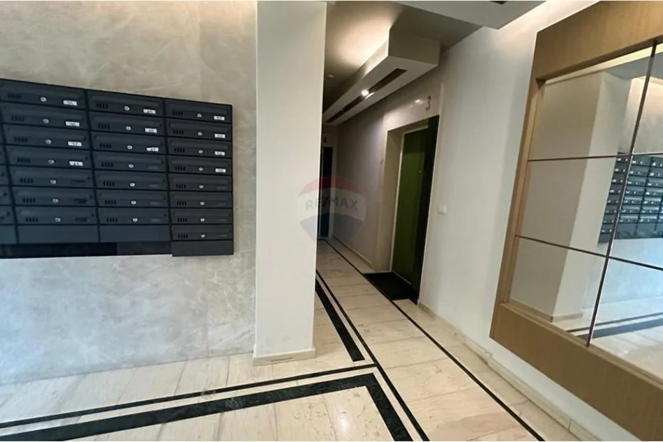 Tirane, jepet me qera apartament 1+1 Kati 0, 60 m² 600 € (APARTAMENT 1+1 RRUGA BARRIKADAVE)