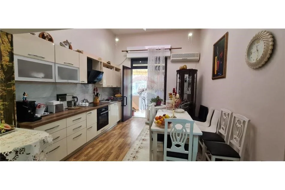Tirane, jepet me qera apartament 2+1 , 78 m² 650 € (Apartament 2+1 tek Kopshti Botanik!)