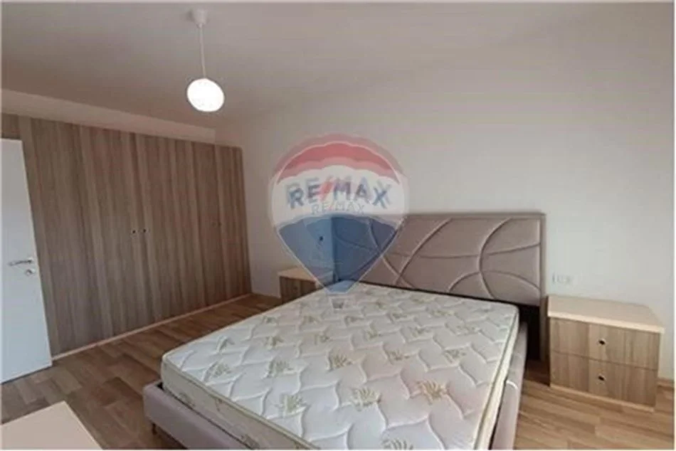 Tirane, jepet me qera apartament 1+1 Kati 3, 80 m² 500 € (Apartament 1+1 me qera tek pallati EGLO ne Astir)