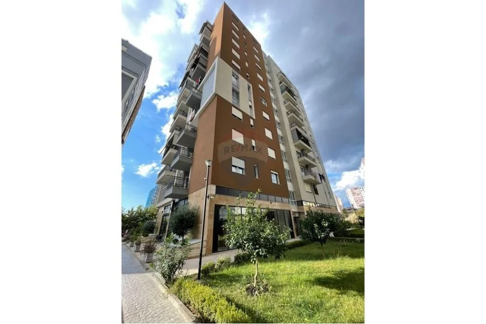 Tirane, shitet apartament Kati 10, 74 m² 125.000 € (Fusha e Aviacionit,)