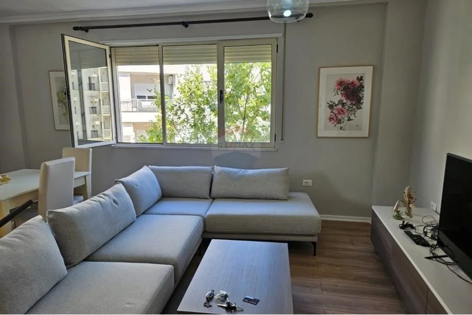 Tirane, jepet me qera apartament 2+1 , 110 m² 850 € (Apartament 2+1+post parkimi tek Liqeni i Thate!)