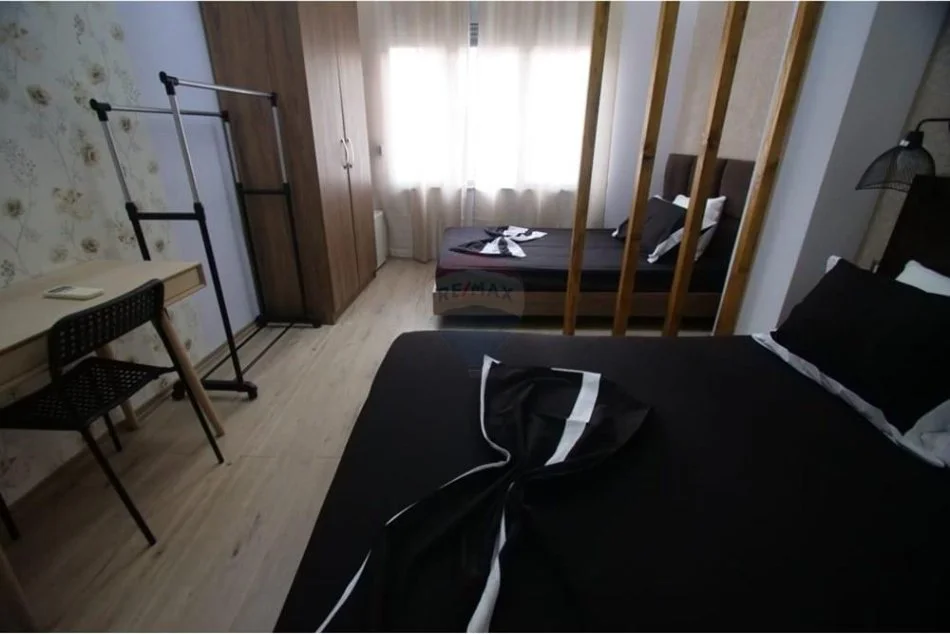 Tirane, jepet me qera 1+1+Ballkon Kati 3, 65 m² 600 € (Rruga e Barrikadave)