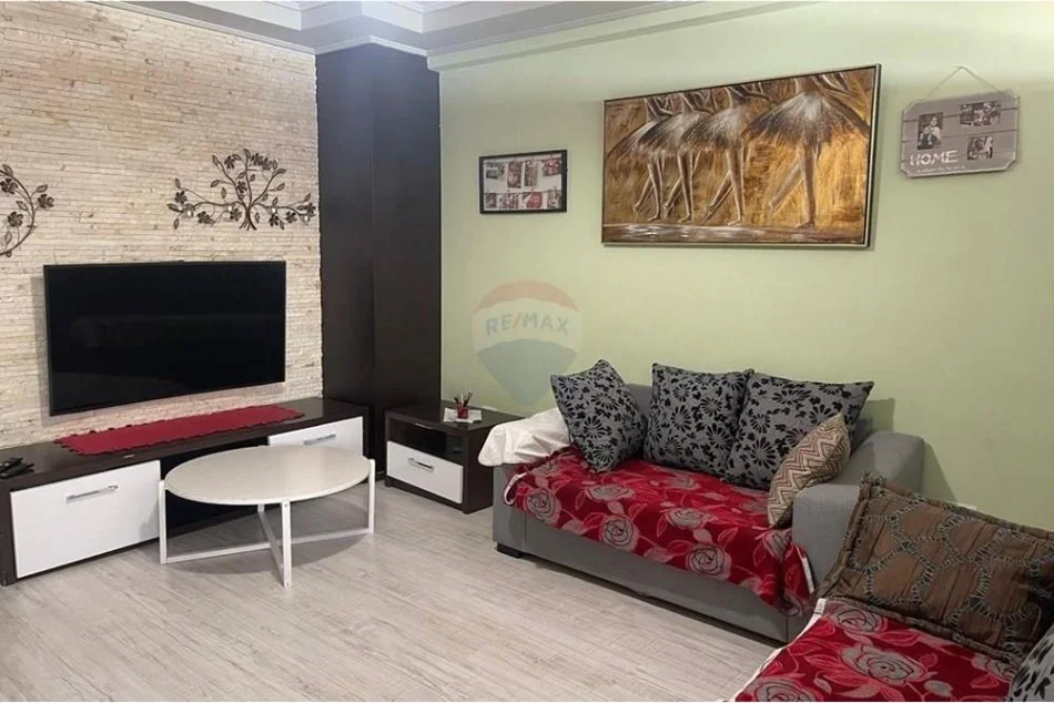 Tirane, jepet me qera 2+1+Ballkon , 450 € (bulevardi Migjeni)