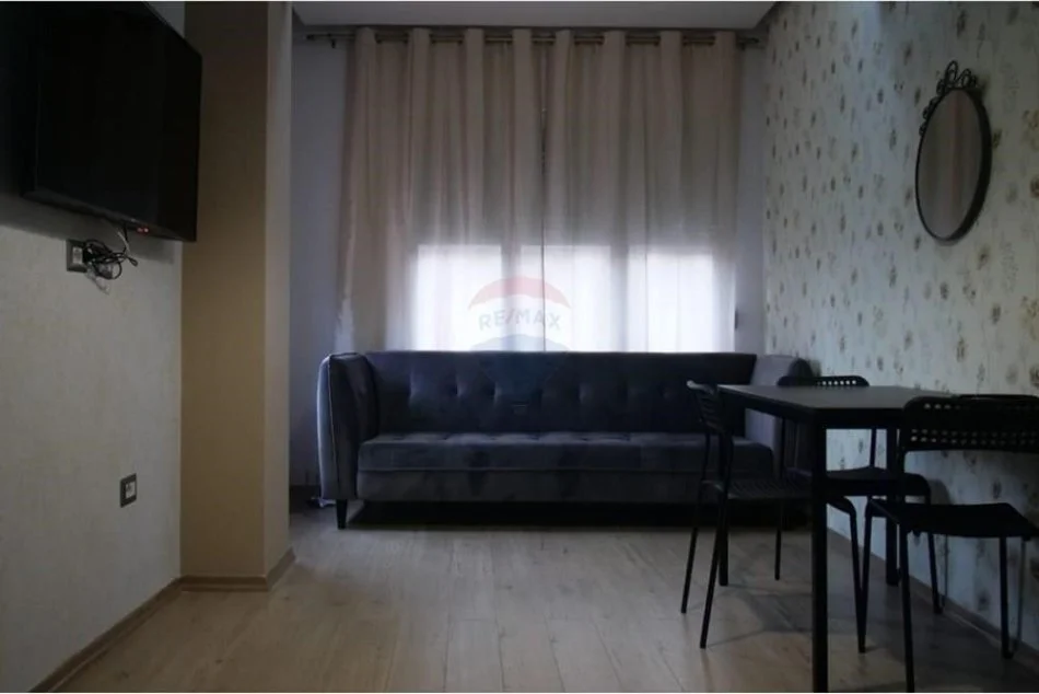 Tirane, jepet me qera apartament 1+1 Kati 3, 64 m² 600 € (Apartament 1+1 me qera ne Qender)