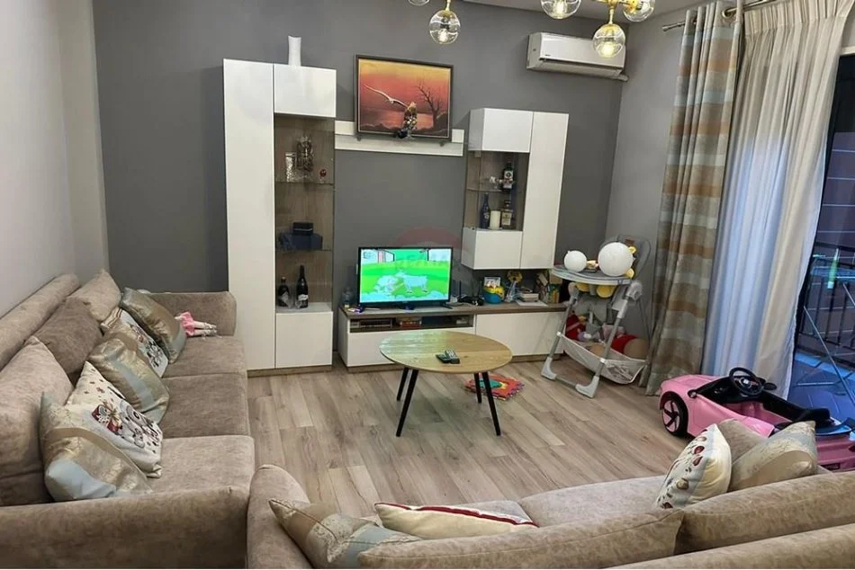 Tirane, jepet me qera apartament 2+1 Kati 7, 599 m² 600 € (Fusha e Aviacionit)
