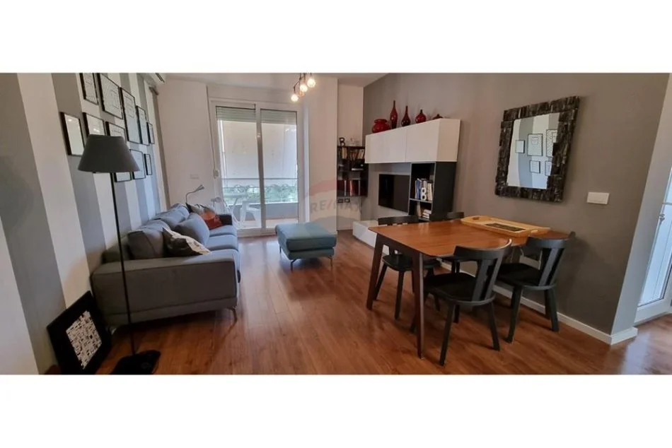 Tirane, jepet me qera 1+1 Kati 5, 70 m² 600 € (Rezidenca Kodra e Diellit)