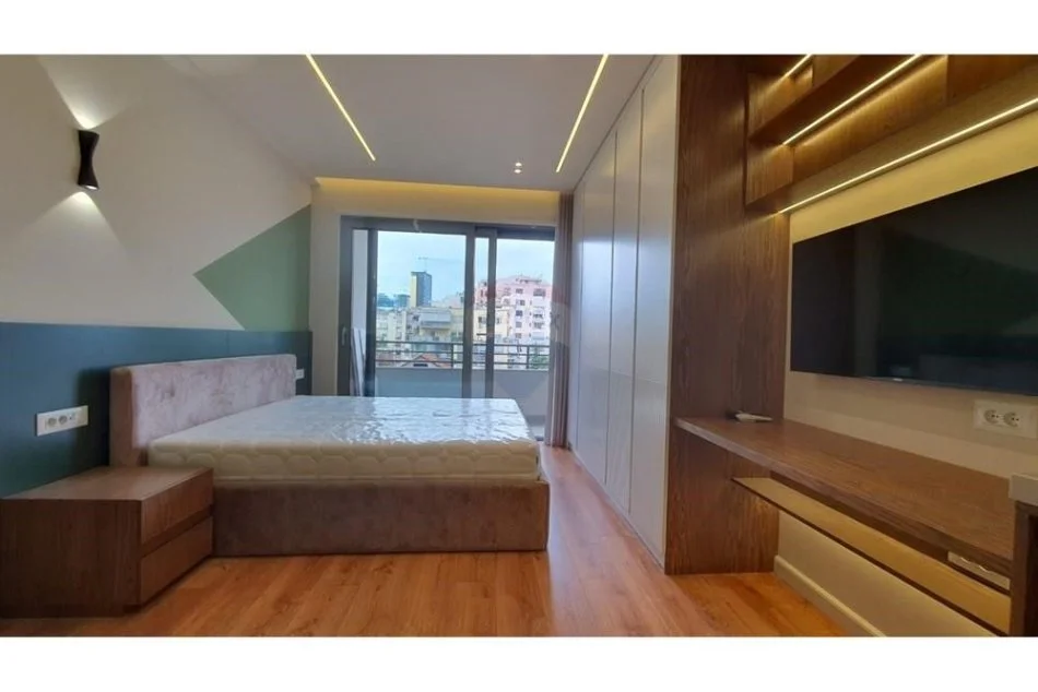 Tirane, jepet me qera 1+1 Kati 4, 75 m² 500 € (Studio apartament per qira te Pazari i Ri!)
